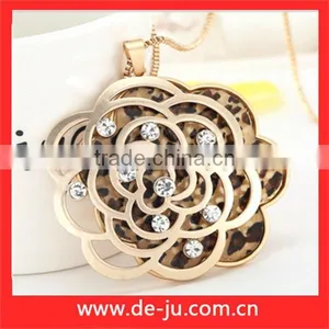 Fashion Charm Rose Crystal Sweater Necklace thumbnail-2
