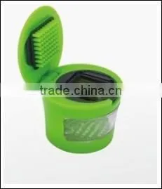 Manual Kitchen Garlic Press thumbnail-1