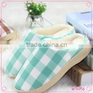 Top Quality Classic Style Men and Women Cotton Slipper Autumn and Winter Hot Selling Slippers thumbnail-1