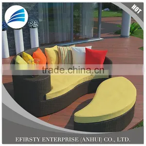 Round Rattan Outdoor Day Bed Outdoor Furniture thumbnail-4