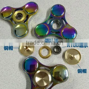 Manufacturers of New Metal Zinc Alloy Rotating Toys UFO Triangular Leaf Finger Gyro Glowing Fingertips Gyro thumbnail-3