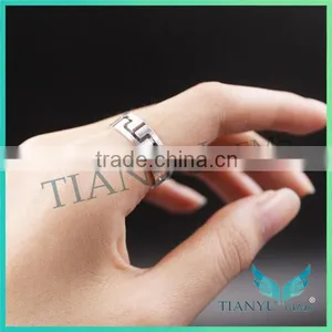 Platinum Rings Men and Women Finger Rings Wedding Ring thumbnail-4