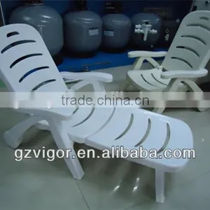 2015 Popular Folding Plastic Swimming Pool Lounge Chair thumbnail-1