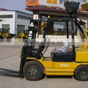 CPC30 Heavy Weight Forklift Trucks thumbnail-1