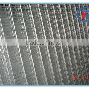 China Cheap Square or Rectangular Hole Shape and Welded Mesh Type 1/2 Inch Galvanized Welded Wire Mesh thumbnail-5
