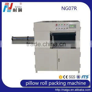 China NaiGu Factory Manufacturing Pillow Roll Packing Machine 07R thumbnail-1