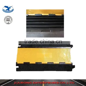 Lower Factoty Price 900*500*50mm Soft Flexible 5 Channels Rubber Heavy Duty Cable Protector thumbnail-1