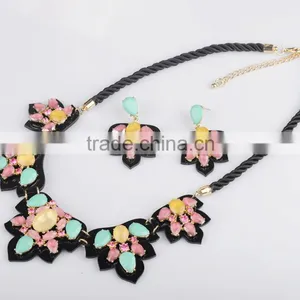 Fashion Leaf Shaped Necklace Earring Set Multicolor Jewelry Set Fashion Women Jewelry Set thumbnail-3