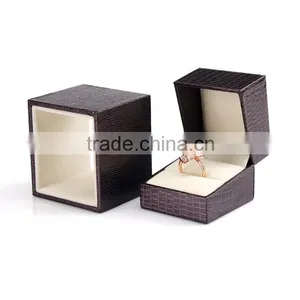 Custom Championship Leather Pearl Necklace Gift Box thumbnail-4