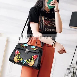 Zm50361b 2017 New Style Fashion Women Handbag Retro Embroidery Flower Lady Single Shoulder Bags thumbnail-2