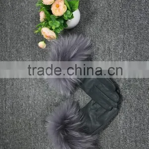 Wholesale Women Wearing Lamb Fur Leather Gloves With Fur Trim thumbnail-1