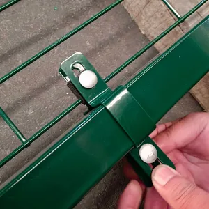Green Powder Coated 3D Curved Wire Fence Anti Rust Backyard Decorative Security Fencing thumbnail-2