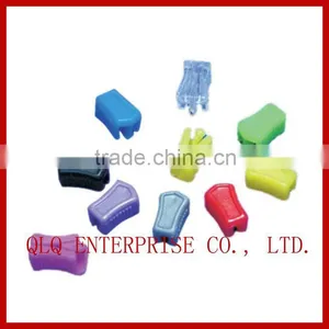 Plastic Cliper for PVC Zipper thumbnail-1