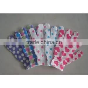 Exfoliating Nylon Bath Glove thumbnail-1