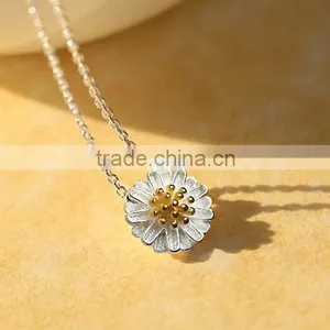 Sterling Silver Lovely Daisy Flower Charm Chain Pendant Necklace thumbnail-3