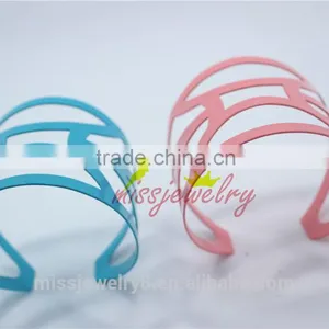 Fashion Cuff Bracelets for Women With Hollow Out Blue&Pink Color Irregular Pattern Bangles Bracelet for 2016 New Intrend Style thumbnail-4