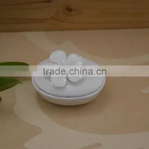 Hand Made White Porcelain Trinket Box With Flower Shape Design thumbnail-2