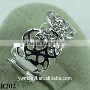 Fashion Attractive Design Ring Hollow Out Engraving Flower Silver Plating Ring R202 thumbnail-3