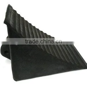 Black Color Rubber Wheel Chocks With Hole thumbnail-1