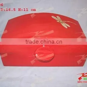 Curved Cover Lacquer Box thumbnail-1