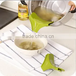 Creative Silicone Soup Funnel Water Deflector Cooking Tool Kitchen Gadget / Silicone Soup Funnel Kitchen Tool thumbnail-1