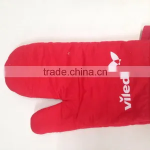 Kitchen Oven Mitt With Mix of Cotton and Natural Fibers Offers Longer Protection thumbnail-1