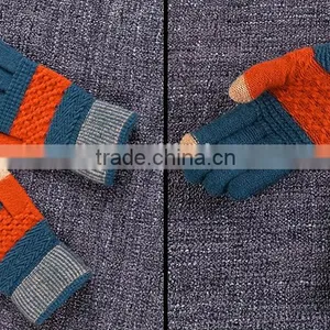 Wholesale Contrast Color Touch Sreen Gloves For Lifestyle With 2 Conductive Fiber Fingertips thumbnail-4