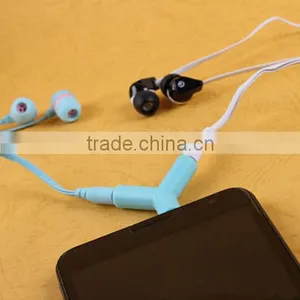 Y Design 3.5mm Headphone Adapter / Audio Headset Connector / Keyring Splitter thumbnail-4