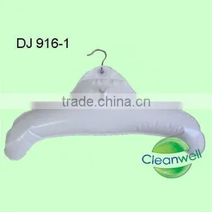 Air-filled Travelling Cloth Hanger thumbnail-1