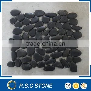 Natural Polished Balck Pebble Meshed Tile thumbnail-1