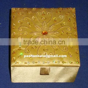 Embroidery Velvet Luxury Box thumbnail-1