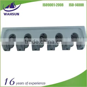 PLASTIC MAGIC HANGER thumbnail-1