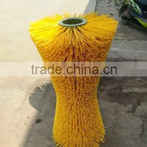 High Quality PP Material Cylinderical Cow Scratching Brush thumbnail-4