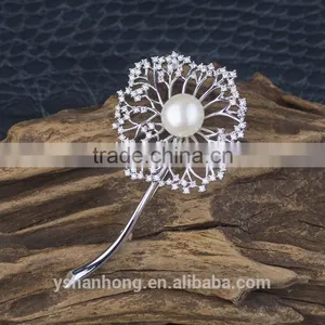 Fashion Natural Pearl Inlay Zircon Shawl Brooch Buckle thumbnail-4
