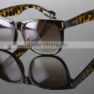 Sunglasses for Men and Women thumbnail-1