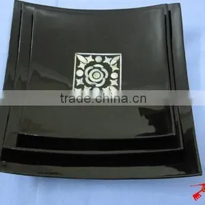 Set of Curved Square Plates With Mother of Pearl Deco thumbnail-1