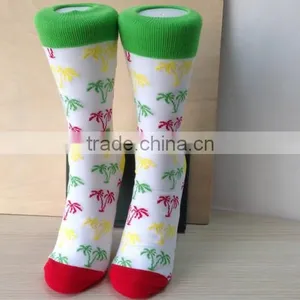 Small MOQ Hot Selling 200 Needles Combed Cotton Maple Leaf Design Socks for Women thumbnail-2