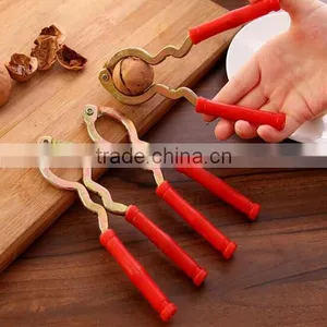 Cheap Plastic and Iron Nut Cracker Macadamia Nut Cracker Walnut Cracker thumbnail-3