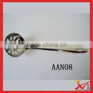 Factory Wholesale Stainless Steel Kitchen Ware Plastic Hander Big Soup Spoon thumbnail-1