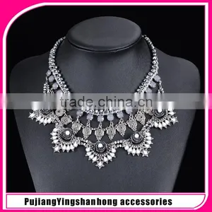 Europe Big Exaggerated Reaationary Necklace thumbnail-1