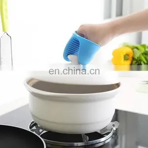 High Quality Kitchen Baking Silicone Heat Insulation Clip Anti Scalding Non Slip Oven Microwave Gloves thumbnail-5