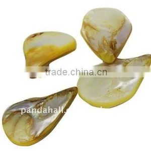 Freshwater Shell Beads, Dyed, Yellow, About 31~37x22~28x9~12mm, Hole: 1.5mm, About 100pcs/500g(BSHE-S031-3) thumbnail-1