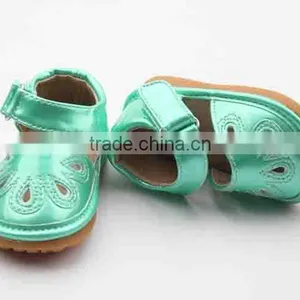 Top Quality Factory Wholesale Summer Sandals Children Squeaky Shoes thumbnail-5