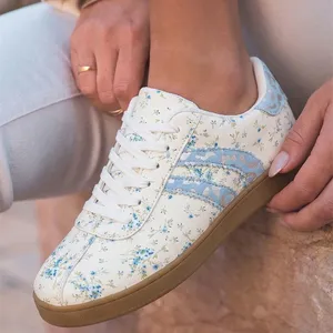 Racing Red Fresh Floral Print Color Block Detail Lace Up Shoes Coffee Faux Suede Leopard Color Block Patchwork Sneakers Women Skateboard Trainner thumbnail-3
