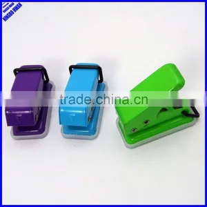 Portable Office Metal Mini Paper Hole Punch thumbnail-3