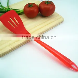 Silicone Kitchen Cooking Tool Slotted Pancake Turner thumbnail-4