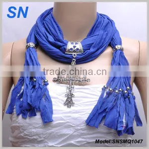 Fashion Lady Scarf With Antique Diamond Inlay Cross Necklace thumbnail-1