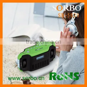 Portable HandCrank Dynamo FM/AM Radio Flashlight thumbnail-4