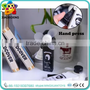 Cheap Toy Plastic Fancy Handle Table Fan for Sale 16 in 1 thumbnail-4
