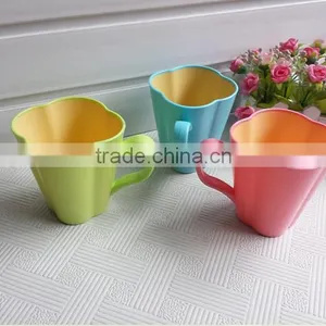 Flower Shaped Plastic Cup With Handle thumbnail-1